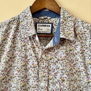 Express| Stylish Casual Floral Nature Print Button Down Shirt Light Blue Sz L